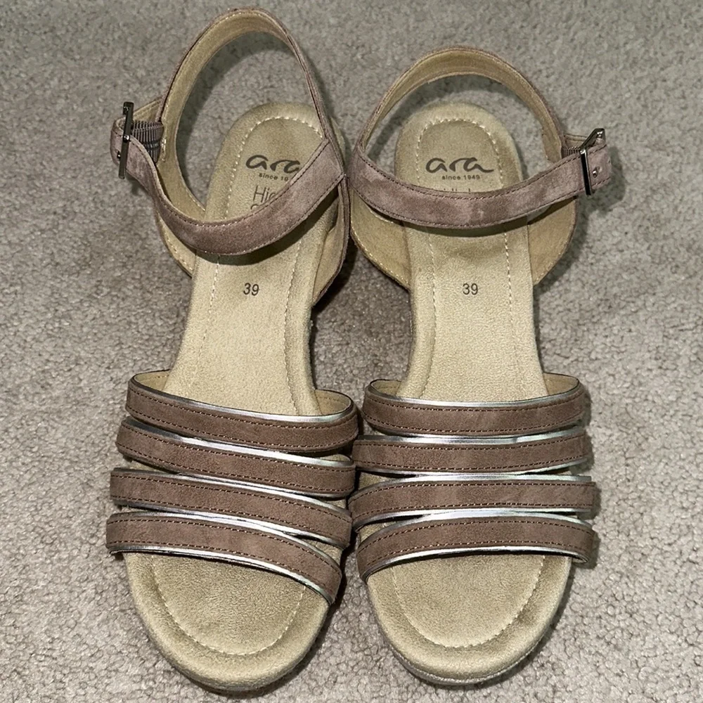 ARA WEDGE HEELS - TAUPE SIZE 8.5-9 (EU39)